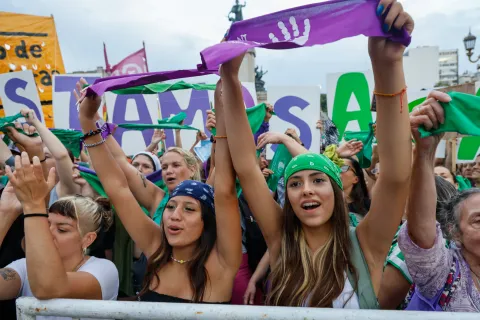 8 de marzo, Día Internacional de la Mujer: ¿por qué la ONU destaca este día como más importante que nunca? marcha mujeres 8 de marzo en Buenos Aires