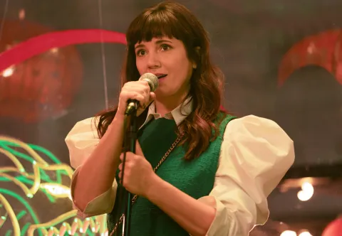 Envidiosa: lista de las mejores canciones de las temporadas 1 y 2 de la serie de Netflix Imagen de Griselda Siciliani cantando en la temporada 2 de la serie Envidiosa.