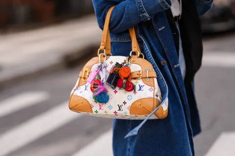Carteras vintage, el ítem protagonista del streetstyle: cómo usarlas y dónde conseguirlas bolsos vintage