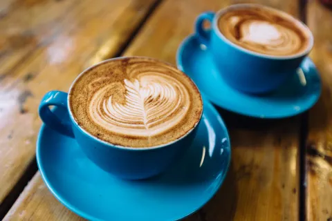 Foto de tazas con café de especialidad.