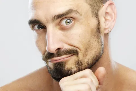 El pollito Pío: quién es el argentino con 100 millones de espectadores en Tik Tok Luciano Rosso viene de El Choque Urbano y desarrolló una carrara artística en la que conjuga la danza, acrobacia, performance y teatro.