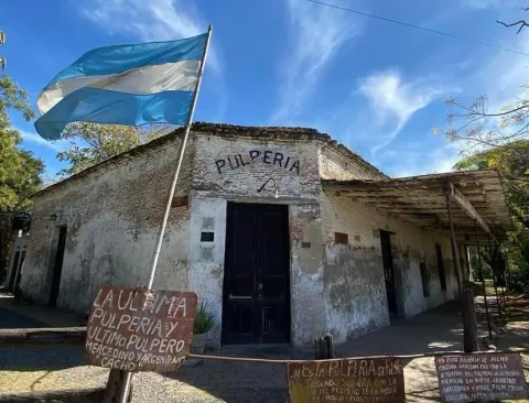 Este es el bodegón más antiguo del país y está a menos de 2 horas de Buenos Aires La Pulpería de Cacho está en Mercedes, provincia de Buenos Aires.