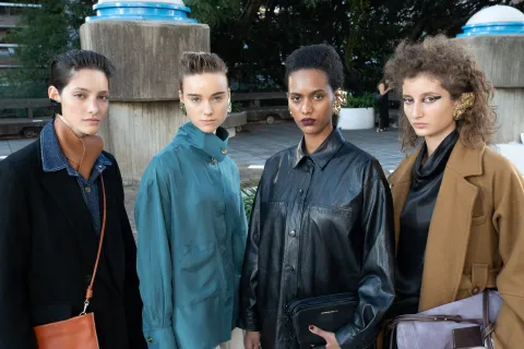 BAFWEEK 2025: la estética nostálgica de los 90s vuelve a las tendencias de maquillaje Las tendencias en beauty de Bafweek
