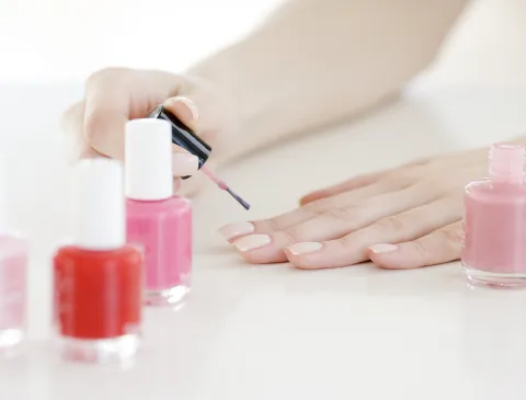 5 colores de uñas que serán tendencia este otoño y podés hacerte en tu casa nail art de invierno
