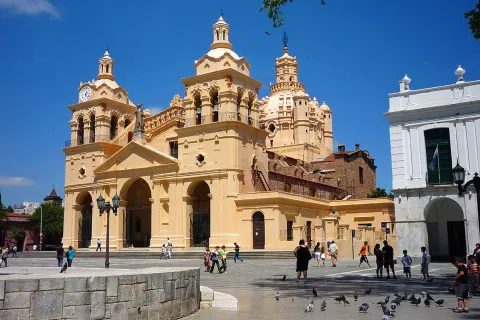 La “Roma argentina”: así es la joya histórica con arquitectura impactante cerca de Buenos Aires La Catedral de Nuestra Señora de la Asunción, en Córdoba