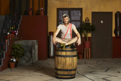 Llega "Chespirito: sin querer queriendo", la serie biográfica del creador del Chavo del 8 Chavo del 8