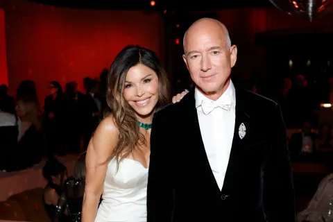 La boda de Jeff Bezos y Lauren Sánchez, EN VIVO: los looks de los invitados y la intimidad de la ceremonia Foto de Jeff Bezos y Lauren Sánchez