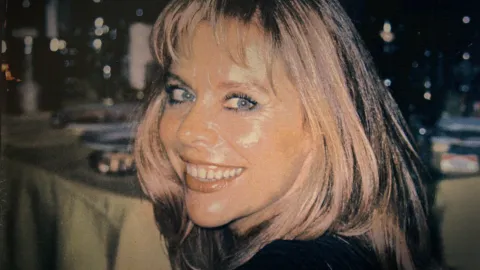 Netflix estrena Las mil muertes de Nora Dalmasso: una nueva mirada sobre un femicidio que sacudió a la Argentina Netflix presenta Las mil muertes de Nora Dalmasso: una nueva mirada sobre un femicidio que sacudió a la Argentina