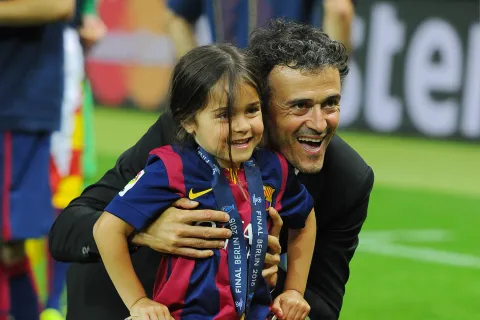 La historia de Xana, la hija fallecida de Luis Enrique: "Vino a vivir 9 años maravillosos" Luis Enrique y el recuerdo de Xana en 2015.
