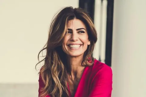 Los detalles de la casa de vacaciones de Juliana Awada en Punta del Este: galería abierta y mucha madera Juliana Awada de vacaciones en Punta del Este