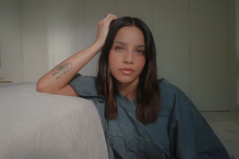Entre críticas y hate, Emilia estrenó Perfectas: este es el significado de su canción más honesta Emilia estrenó Perfectas: este es el significado de su canción más honesta.