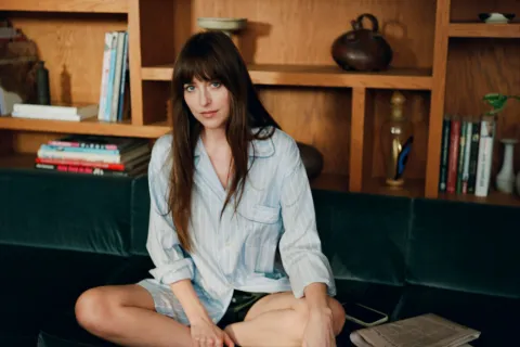 Dakota Johnson llegó por sorpresa al streaming con la película ideal para ver este finde Dakota Johnson llegó por sorpresa al streaming con la película ideal para ver este finde.