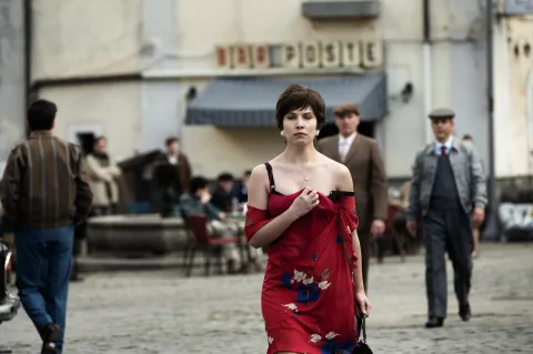 Estos 8 thrillers estrenaron en 2025 y son las mejores series que vas a ver este fin de año Imagen de la serie de Netflix El monstruo de Florencia (Il Mostro).