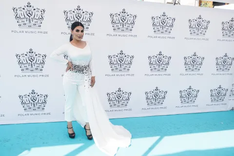 Escapó de Afganistán. Es cantante pop y estrella de TV y abandonó su país para preservar su vida Aryana Sayeed