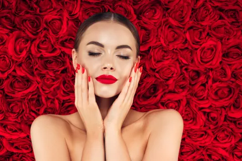 Adiós al maquillaje pesado: cómo tener un glow natural para noches especiales Adiós al maquillaje pesado cómo tener un glow natural para noches especiales