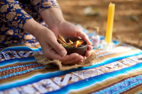 Pequeños rituales de bienestar para cerrar el año con paz Cinco rituales de bienestar para cerrar el año con paz.