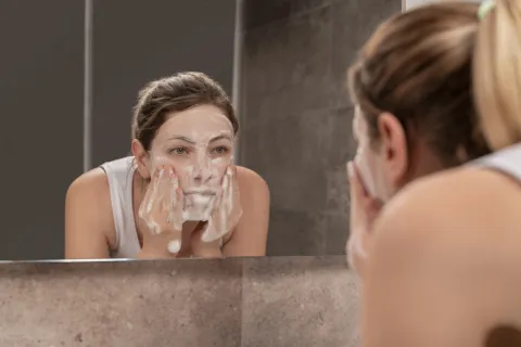 Guía de tónicos faciales: ¿cuál es el tónico ideal para piel grasa y para piel seca? Guía de tónicos faciales: ¿cuál es el tónico ideal para piel grasa y para piel seca?
