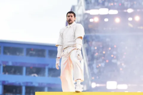 Bad Bunny en el Super Bowl: ¿qué significan los potentes símbolos que aparecieron en su show?