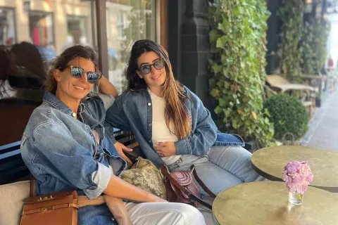 Juliana Awada y su hija Tini apuestan por el look combinado perfecto para el otoño Juliana Awada y su hija Tini apuestan por el look combinado perfecto para el otoño.
