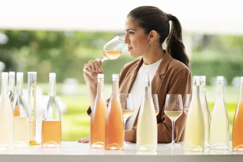 Día del enólogo: la historia de Ana Paula Bartolucci, la mujer que redefine los espumosos argentinos La winmaker Ana Paula Bartolucci, una mujer que abre camino en el mundo de espumosos en Argentina.
