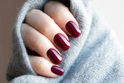 Ni rojas ni nude: este es el color perfecto para uñas cortas que va con todo y es muy elegante Ni rojas ni nude: este es el color perfecto para uñas cortas que va con todo y es muy elegante
