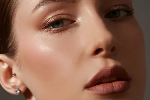 Make up de invierno: cómo conseguir un maquillaje perfecto para todos los días Las bajas temperaturas no solo transforman nuestro guardarropa.