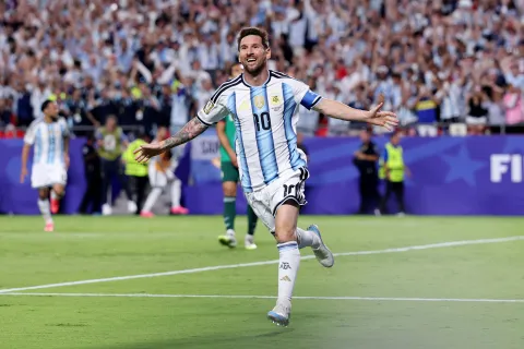 En plena disputa del Mundial 2026, Lionel Messi continúa demostrando por qué es una de las máximas figuras del fútbol internacional.
