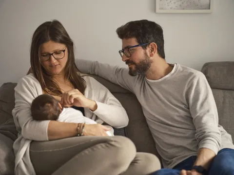 El rol del padre en el puerperio: por qué cuidar a quien cuida es fundamental El rol del padre en el puerperio: por qué cuidar a quien cuida es fundamental