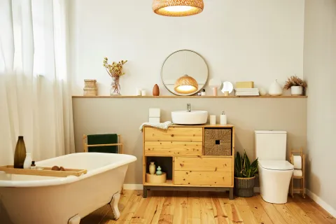 Cómo calefaccionar el baño sin que se dispare la factura de luz: las opciones que mejor funcionan Durante el invierno, el baño suele convertirse en uno de los ambientes más fríos de la casa.