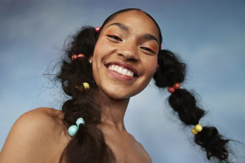 Invierno 2026: peinados simples para sobrevivir al frizz de la temporada Invierno 2026: peinados simples para sobrevivir al frizz de la temporada