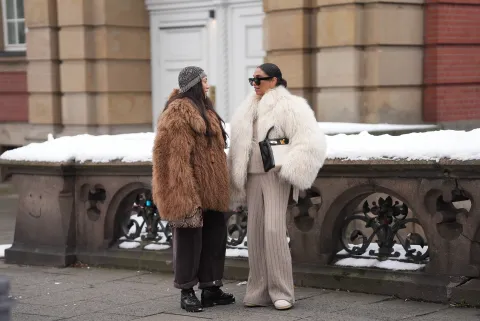 Un estilista internacional nos recomendó las 4 prendas en las que vale la pena invertir para un armario cápsula de invierno