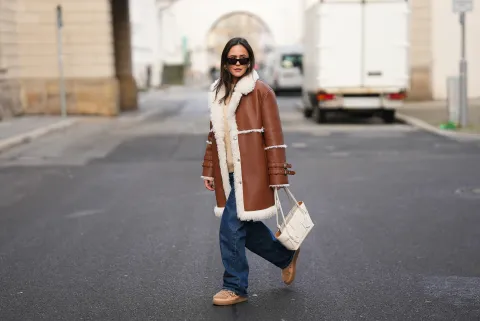 Looks de oficina: cómo armar 5 outfits tendencia con el mismo jean jean recto