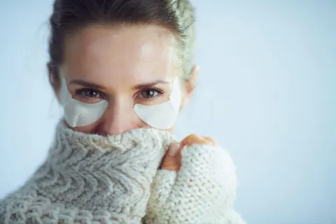 Rutinas de skincare para pieles sensibles al frío, según dermatólogos.