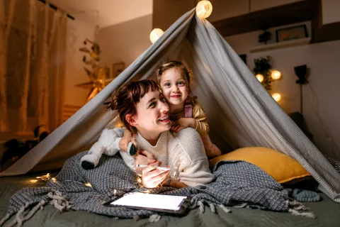 Vacaciones de invierno en casa: cómo armar un rincón de juegos o cine para los chicos sin gastar de más Vacaciones de invierno en casa cómo armar un rincón de juegos o cine para los chicos sin gastar de más.