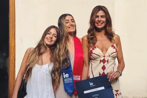 La emoción y la moda volvieron a encontrarse en las redes sociales de Juliana Awada.