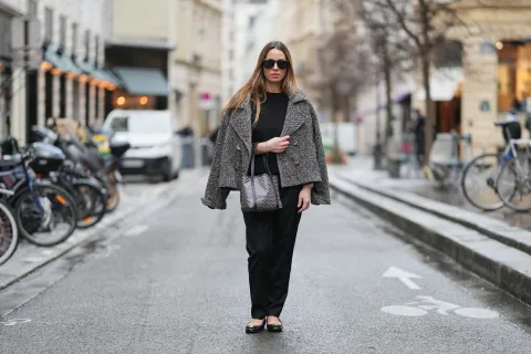 look de invierno en capas