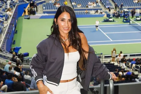 El look sporty de Antonela Roccuzzo para ir al US Open: así es el accesorio que levanta su outfit Antonela Roccuzzo en el US Open