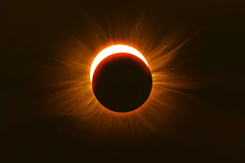 Eclipse total de Sol: dónde verlo en vivo y cuál será el horario exacto Eclipse solar total en España