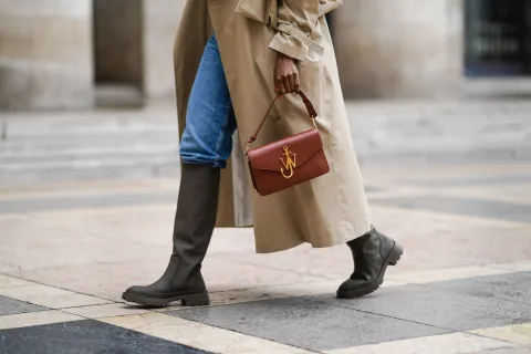 El trench como protagonista: 10 looks de Pinterest para que te inspires los días de lluvia Trench look