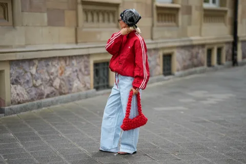Adiós a los jeans ajustados y gastados: los modelos que serán tendencia esta primavera Jeans tendencia