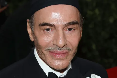 John Galliano será el protagonista de la exposición Met Gala 2027 John Galliano, uno de los diseñadores más influyentes de la moda contemporánea.