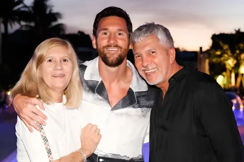 La historia de amor de Celia y Jorge Messi: el romance de los padres de Lionel Messi La historia de amor de Celia y Jorge Messi: el romance de los padres de Lionel Messi.