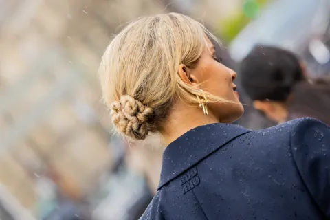 Fáciles y rápidos: 5 peinados perfectos para los días de lluvia Fáciles y rápidos: 5 peinados perfectos para los días de lluvia