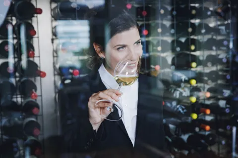 Paz Levinson, sommelier: "En Argentina cada vez más mujeres sommeliers lideran restaurantes" Paz Levinson, sommelier