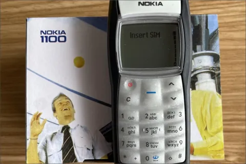 ¿Regresa el icónico Nokia? Por qué muchas personas eligen volver a comprar “teléfonos tontos”? Nokia 1100