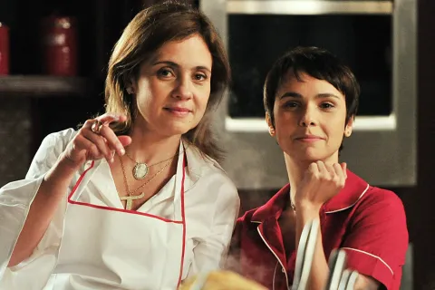 De Nina a Carmina: así lucen hoy los protagonistas de Avenida Brasil, a 14 años de su estreno Foto de Débora Falabella y Adriana Esteves.