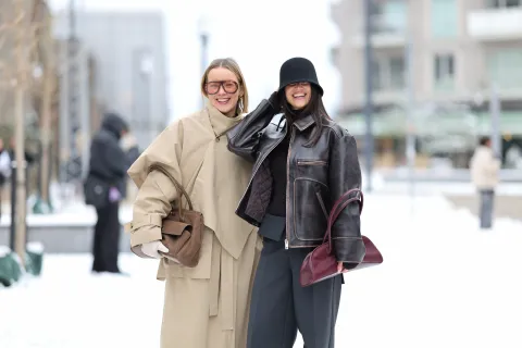 Cinco camperas icónicas que nunca pasan de moda: cómo elegir la ideal según tu estilo trench y campera de jean mujer