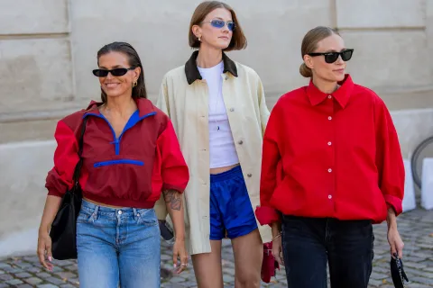 Copenhagen Fashion Week: las 5 tendencias que vimos y van a marcar la próxima temporada Mujeres usando prendas tendencia en copenhague fashion week