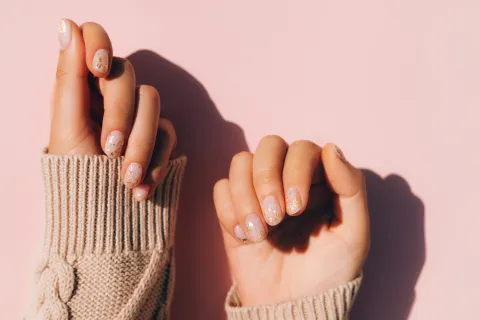 Uñas con brillo de Pinterest: 10 ideas para llevar manos elegantes y protagonistas