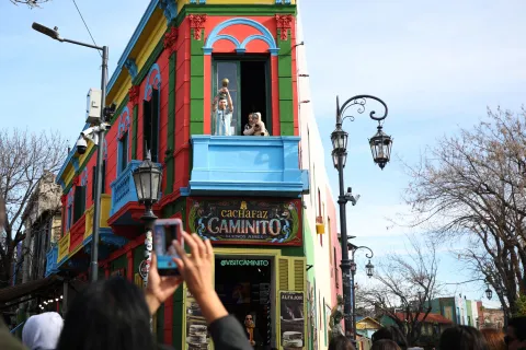 Salidas al aire libre: 3 planes para hacer en primavera en Buenos Aires foto de caminito